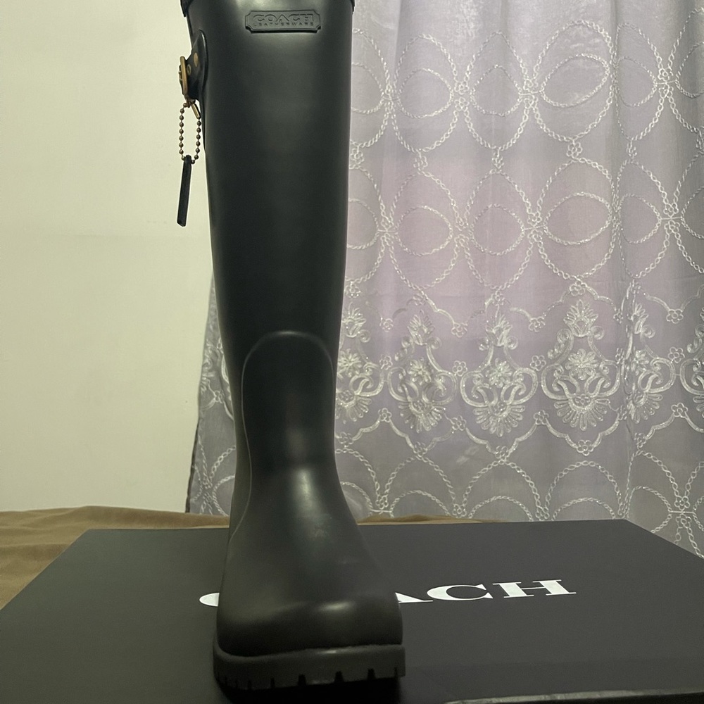 COACH RAIN BOOTS - Picture 5 of 9